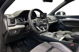 musta Audi Q5 2020 kuva 8.