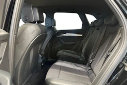 musta Audi Q5 2020 kuva 11.