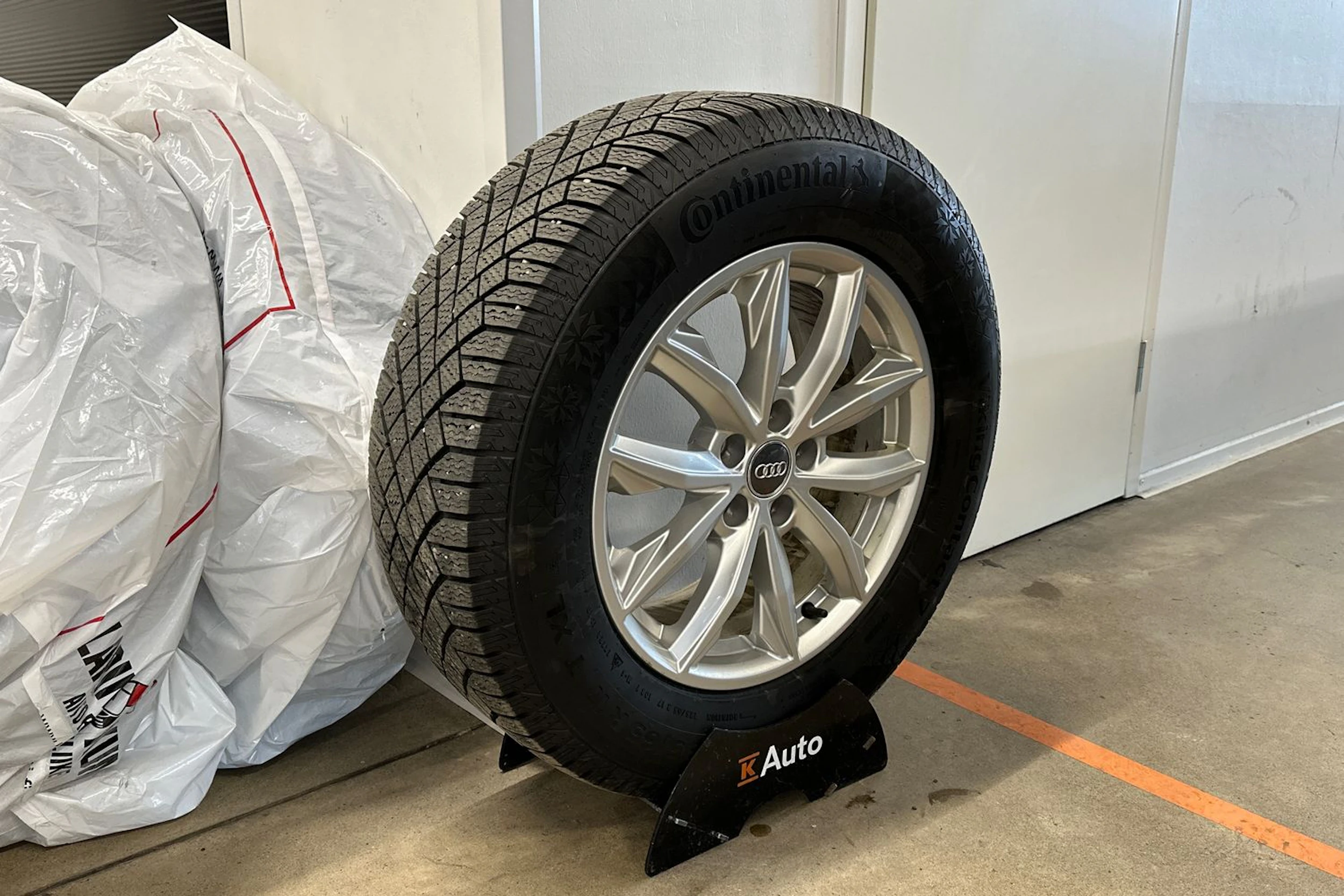 musta Audi Q5 2020 kuva 13.