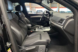 musta Audi Q5 2020 kuva 15.