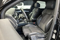 musta Audi Q5 2020 kuva 16.