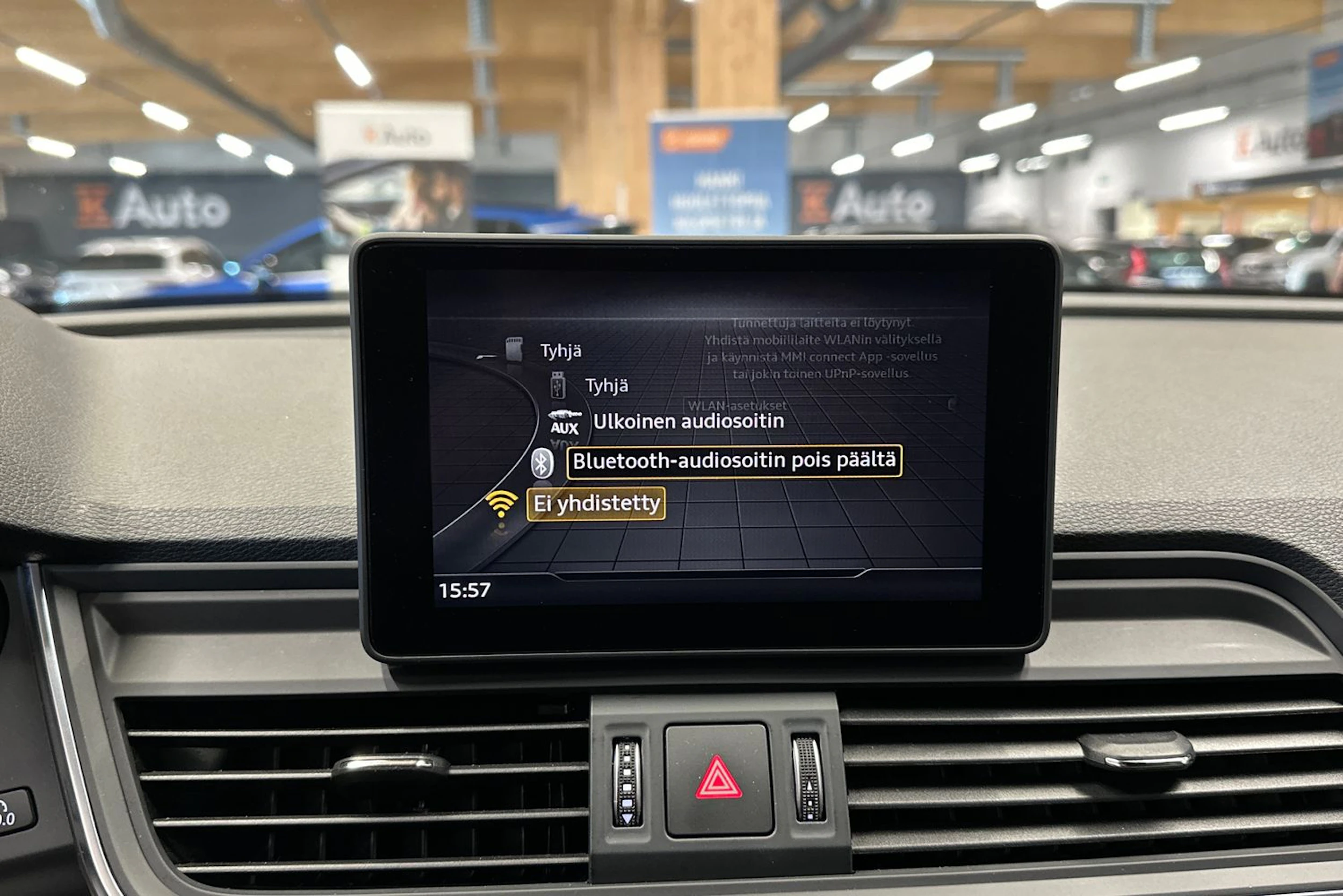 musta Audi Q5 2020 kuva 18.
