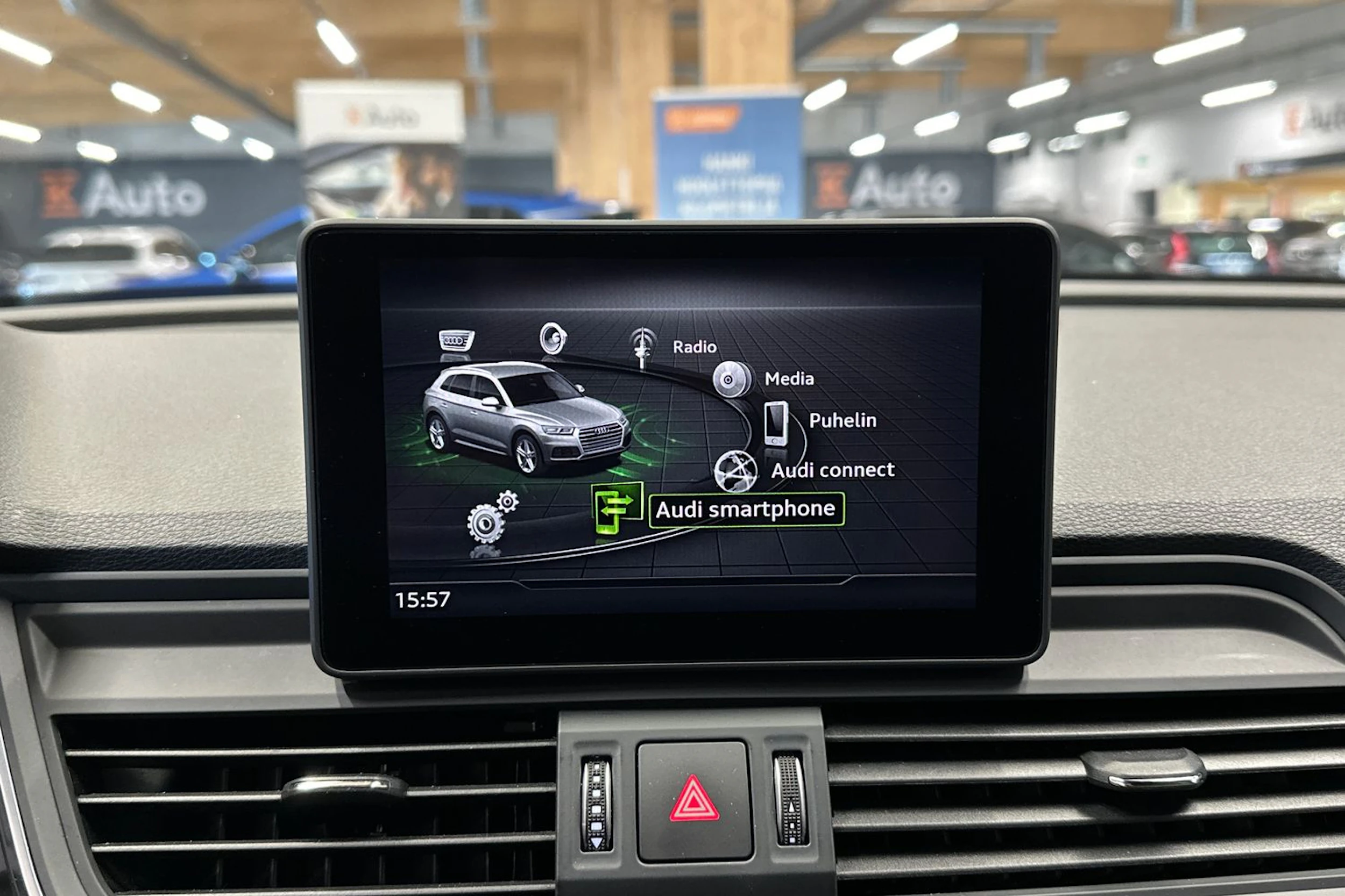 musta Audi Q5 2020 kuva 19.