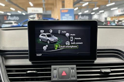 musta Audi Q5 2020 kuva 19.