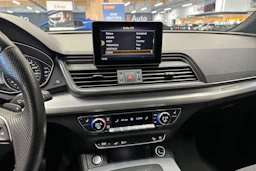 musta Audi Q5 2020 kuva 21.