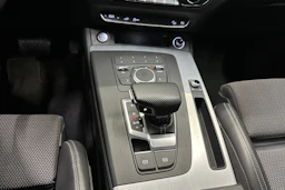 musta Audi Q5 2020 kuva 22.