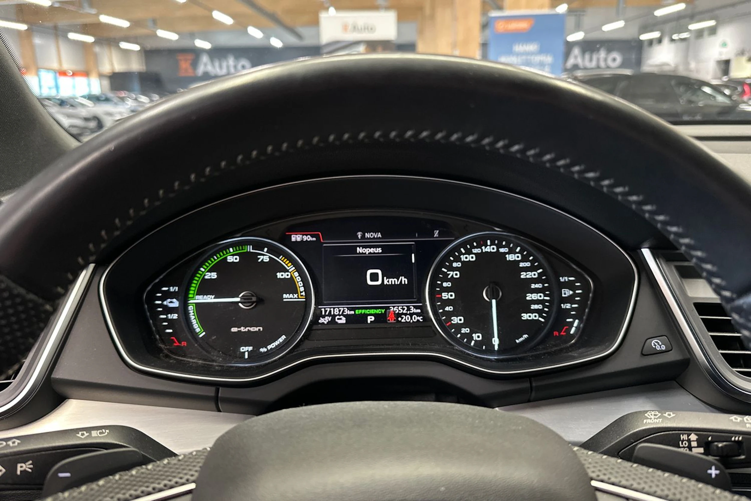 musta Audi Q5 2020 kuva 23.