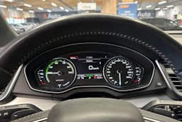 musta Audi Q5 2020 kuva 23.