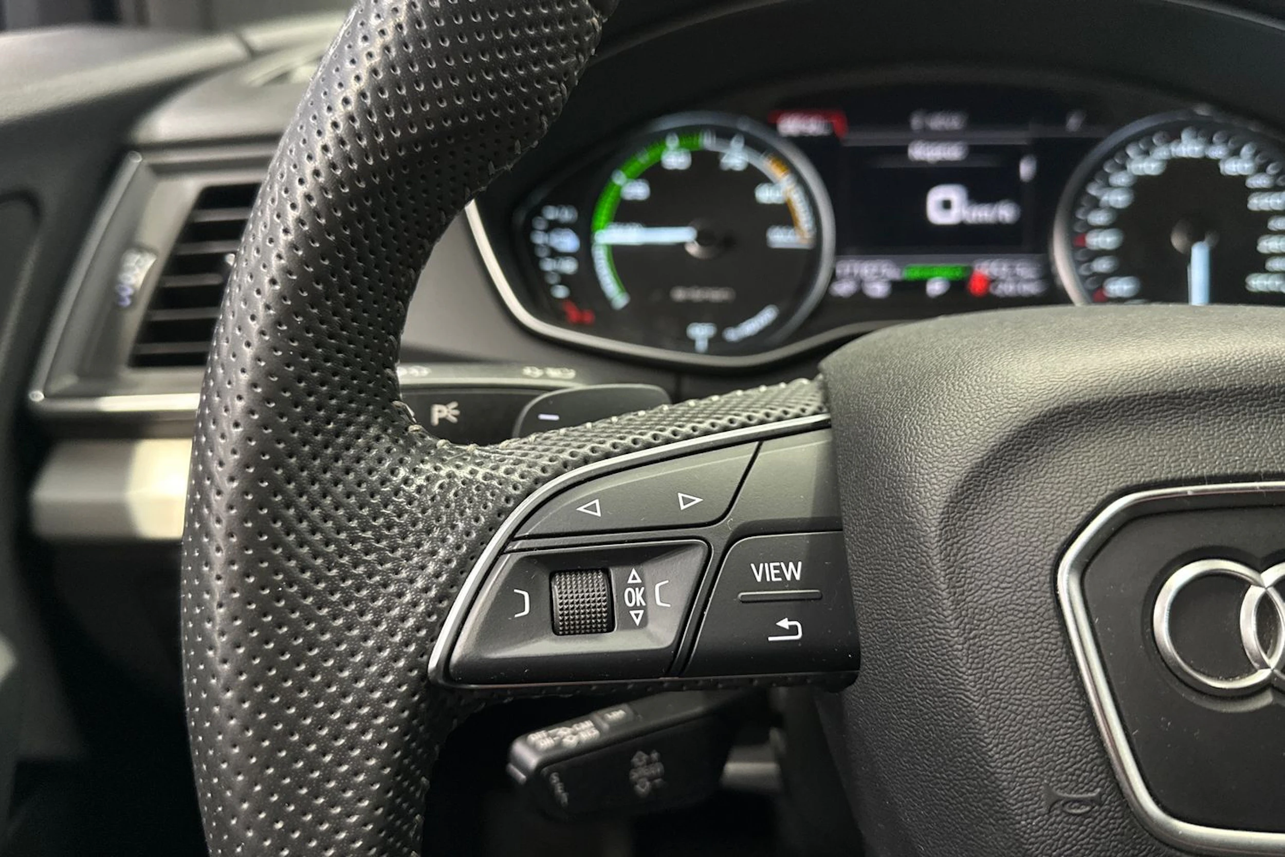 musta Audi Q5 2020 kuva 24.
