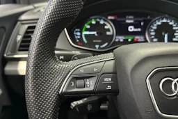 musta Audi Q5 2020 kuva 24.