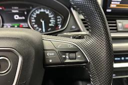 musta Audi Q5 2020 kuva 25.