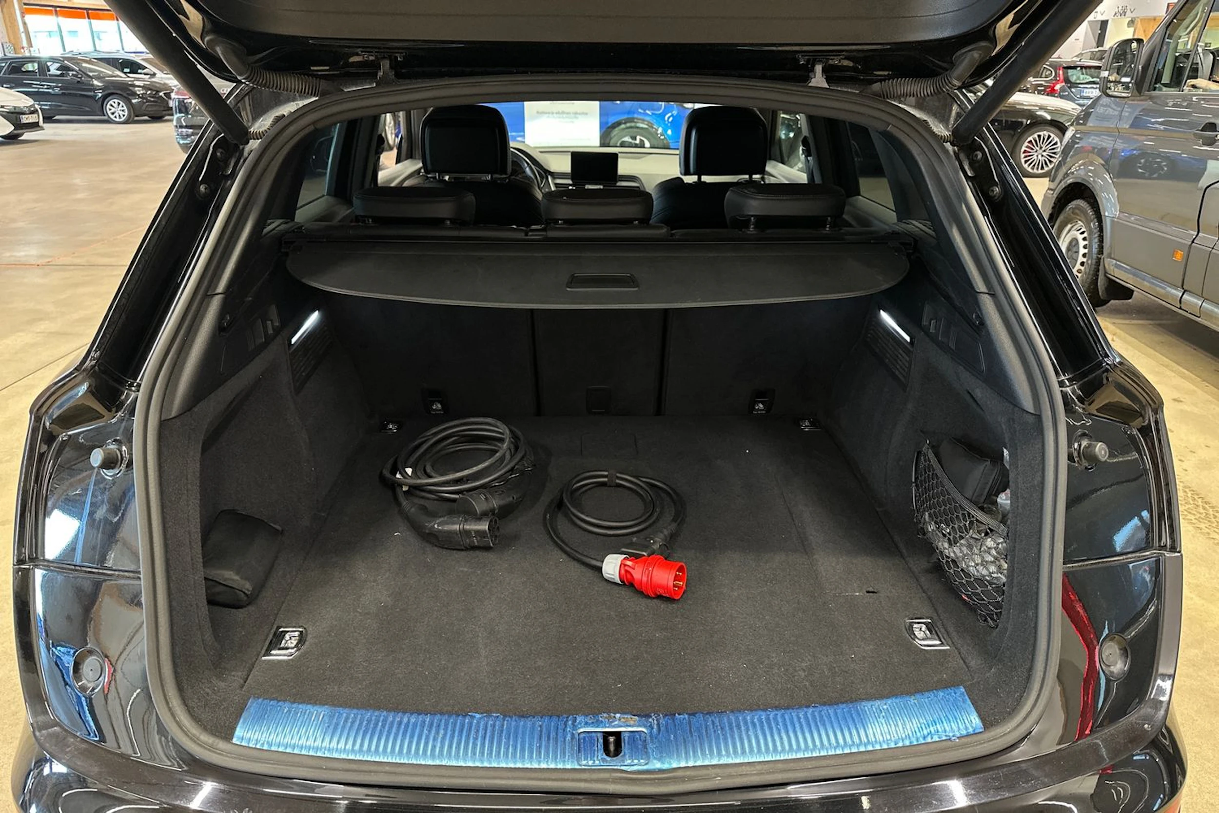 musta Audi Q5 2020 kuva 28.