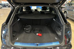 musta Audi Q5 2020 kuva 28.