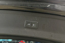 musta Audi Q5 2020 kuva 29.