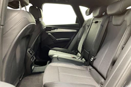 harmaa Audi Q5 2020 kuva 8.