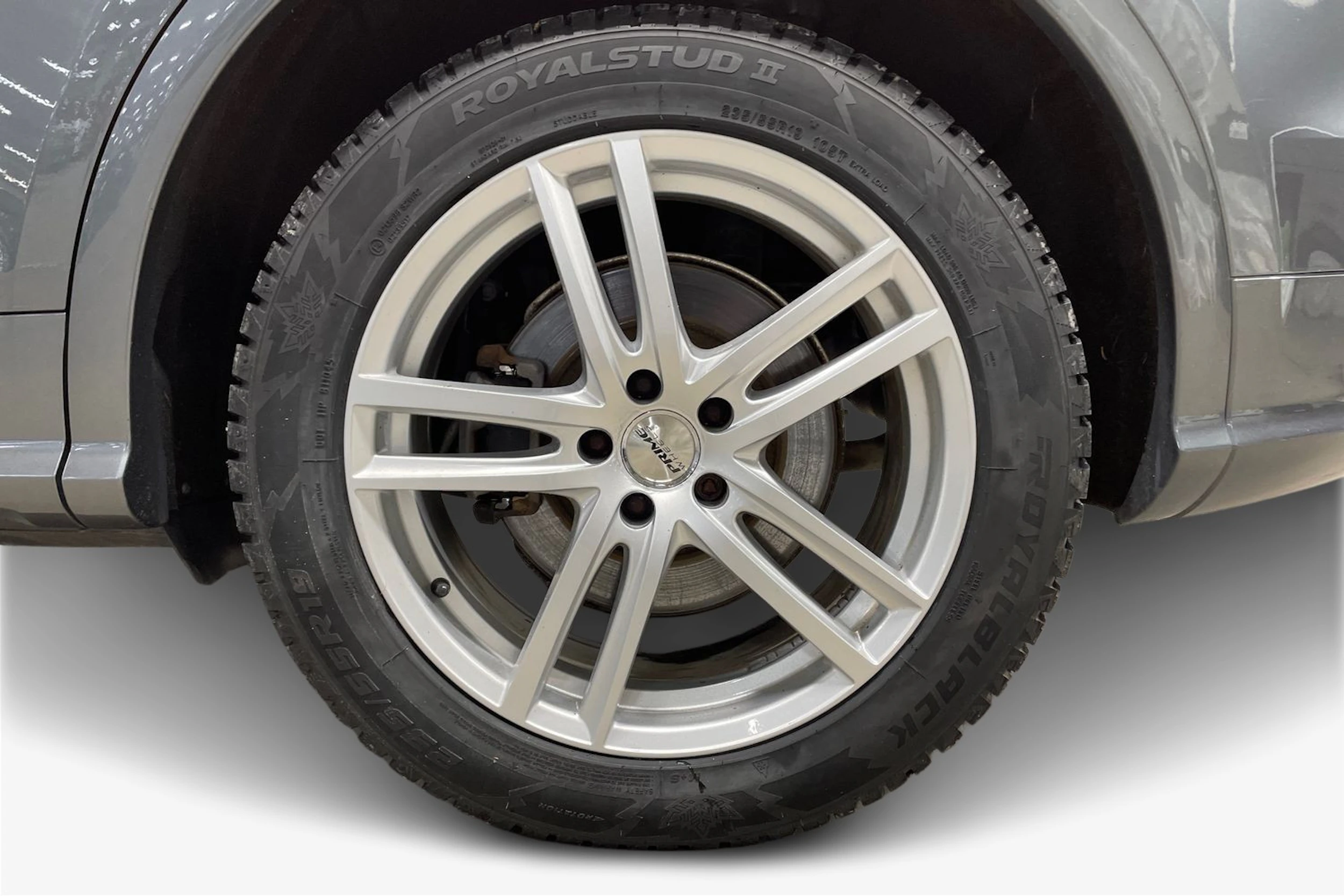 harmaa Audi Q5 2020 kuva 9.