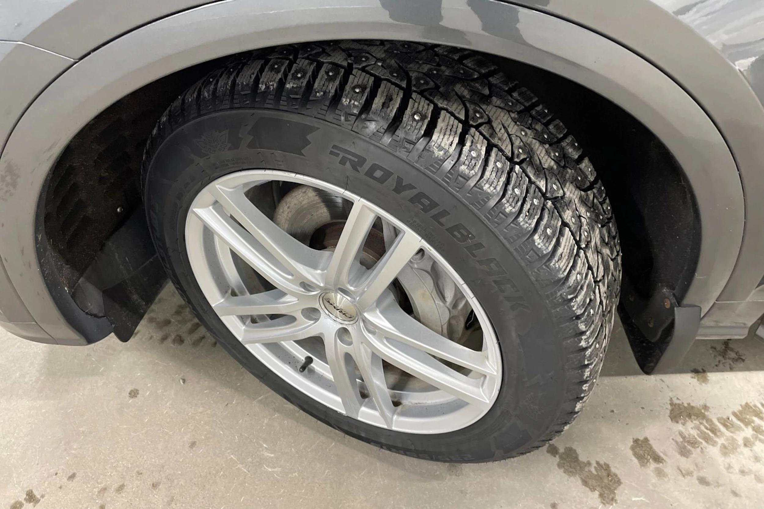 harmaa Audi Q5 2020 kuva 10.