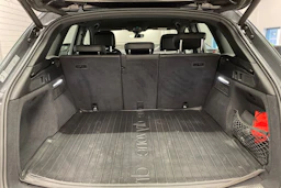 harmaa Audi Q5 2020 kuva 12.