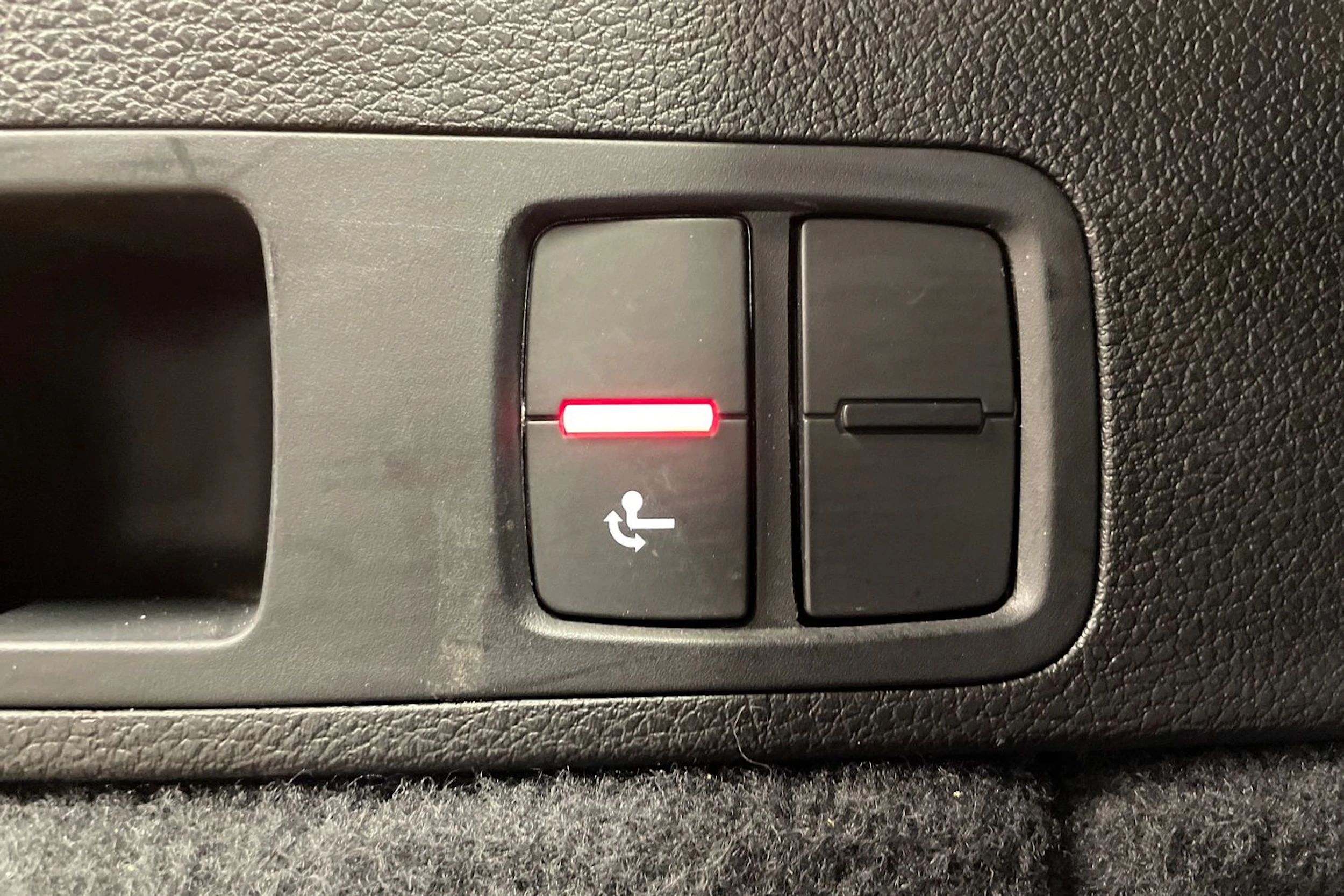 harmaa Audi Q5 2020 kuva 14.