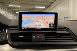 harmaa Audi Q5 2020 kuva 16.