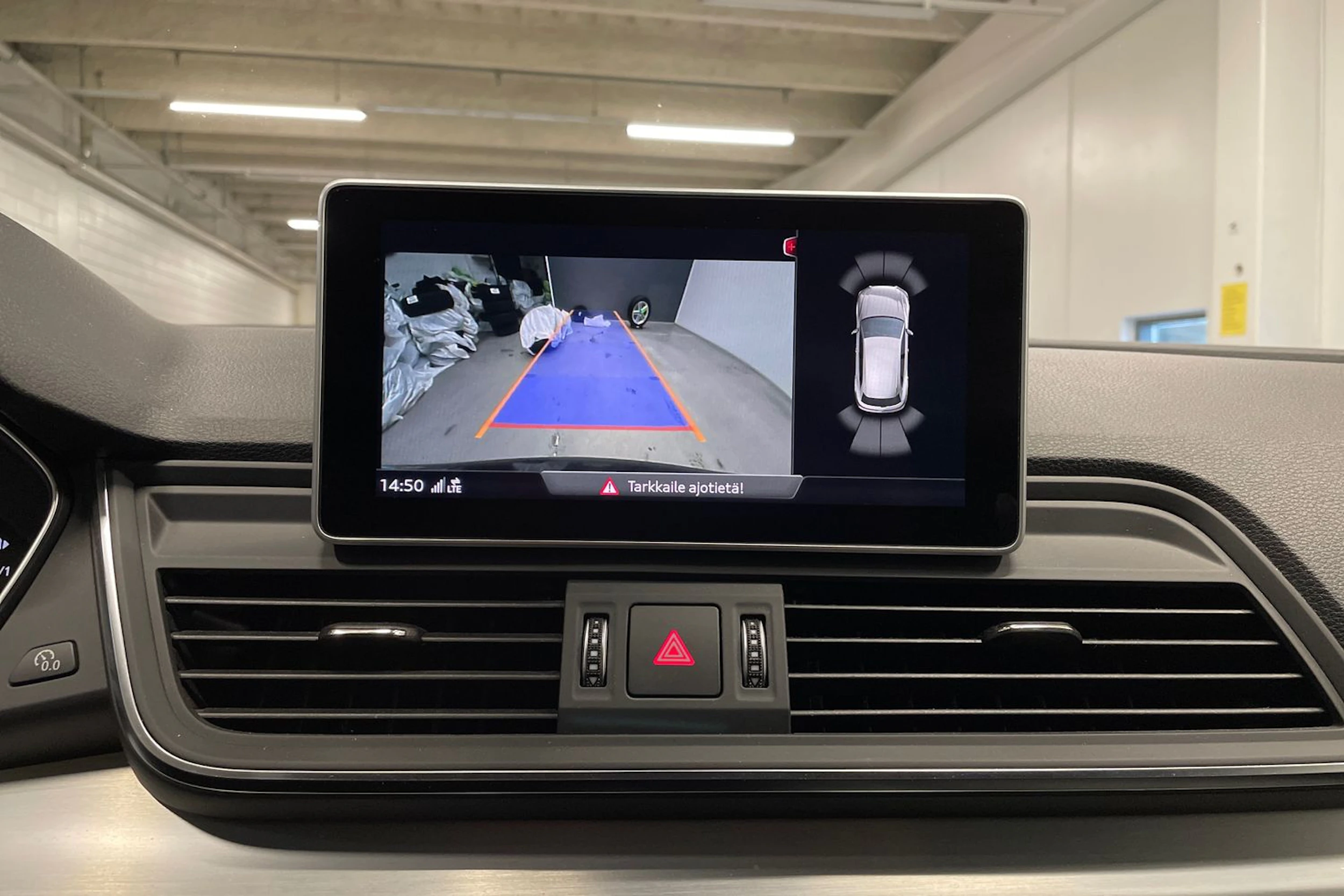 harmaa Audi Q5 2020 kuva 17.