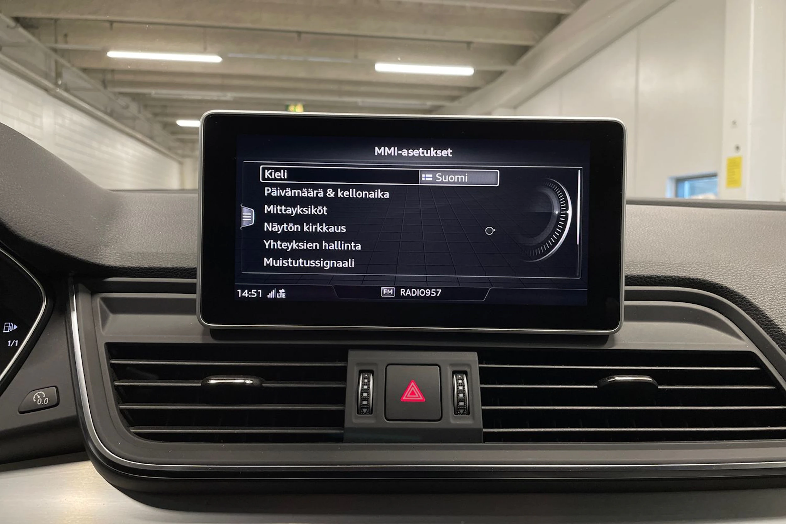 harmaa Audi Q5 2020 kuva 20.