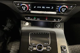 harmaa Audi Q5 2020 kuva 21.