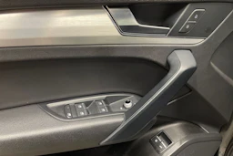 harmaa Audi Q5 2020 kuva 24.