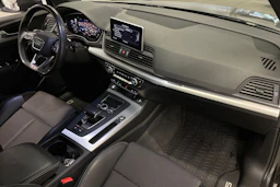 harmaa Audi Q5 2020 kuva 27.