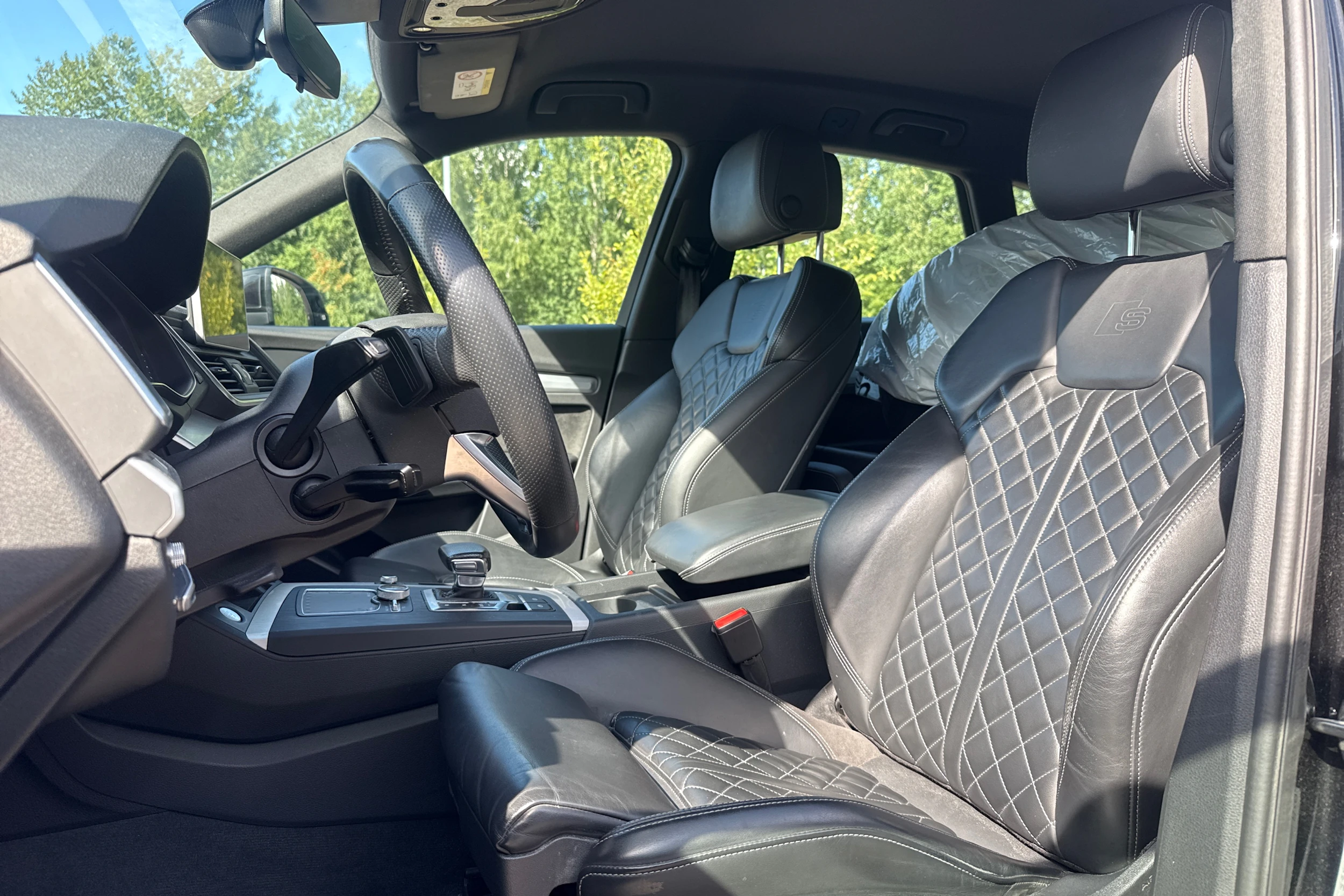 musta Audi Q5 2020 kuva 4.
