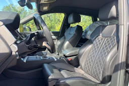 musta Audi Q5 2020 kuva 4.