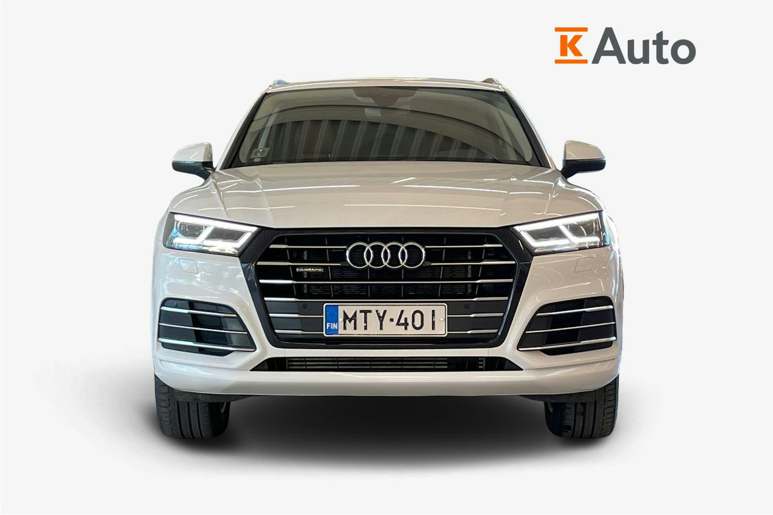 Valkoinen Audi Q5 2020 kuva 5.