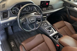 Valkoinen Audi Q5 2020 kuva 7.