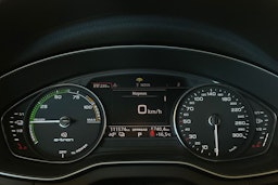 Valkoinen Audi Q5 2020 kuva 16.