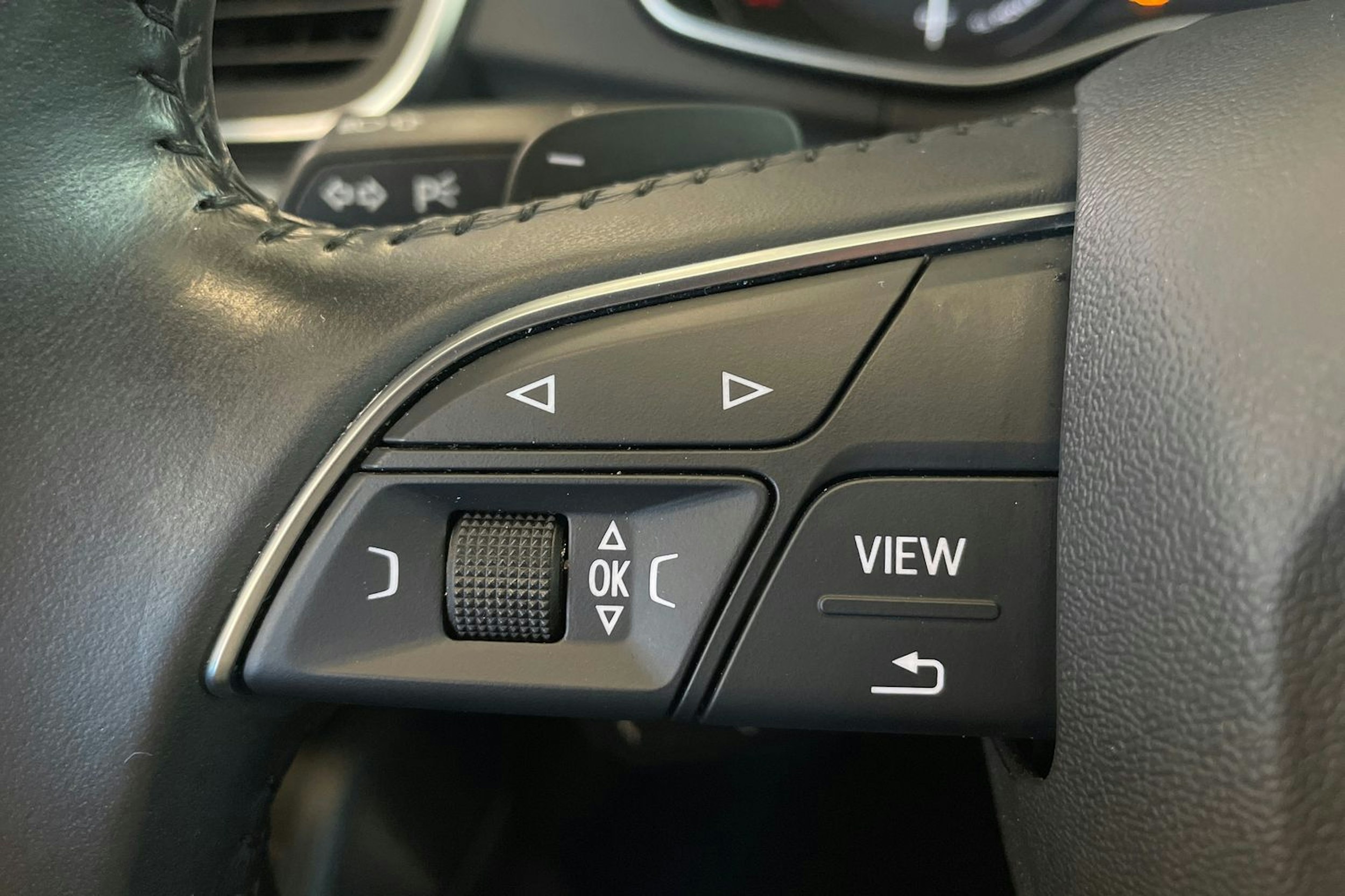 Valkoinen Audi Q5 2020 kuva 17.