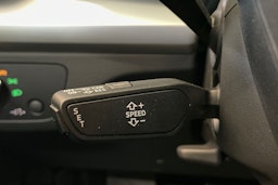 Valkoinen Audi Q5 2020 kuva 18.