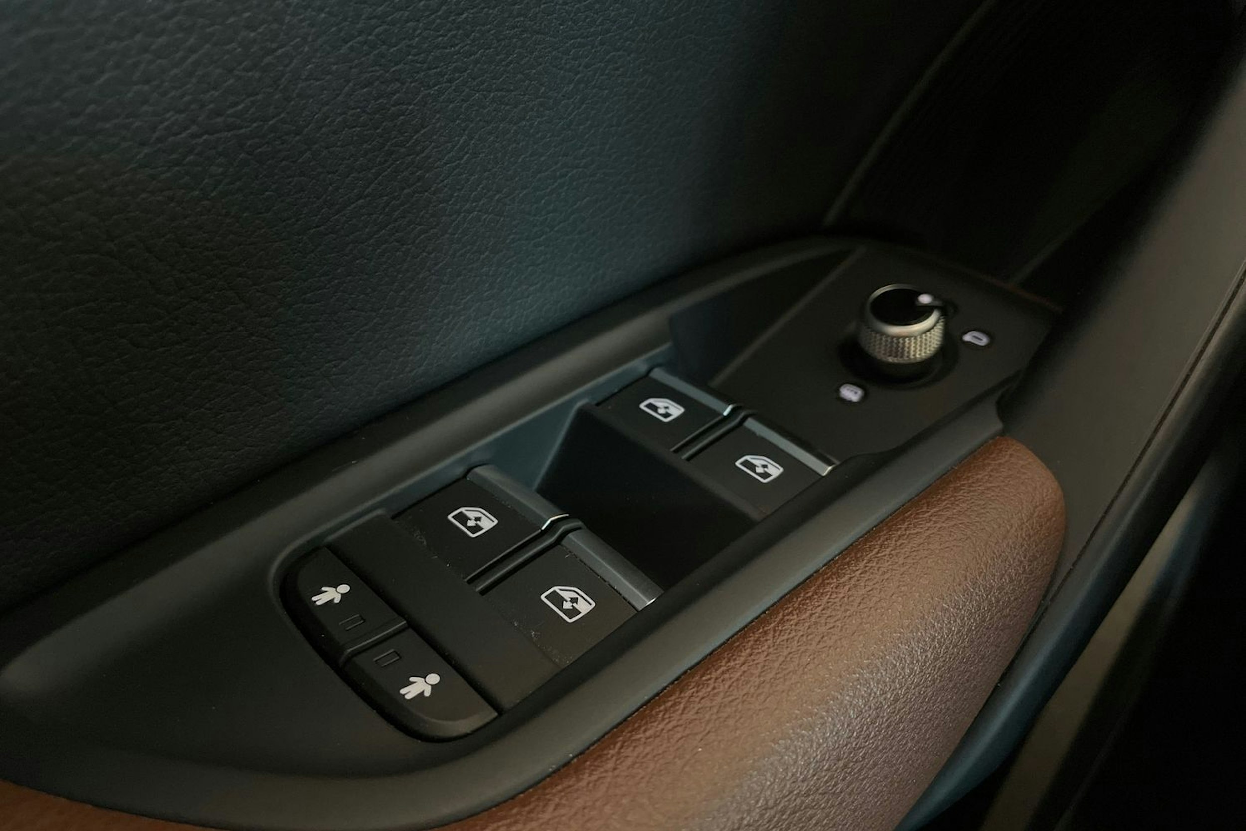 Valkoinen Audi Q5 2020 kuva 22.