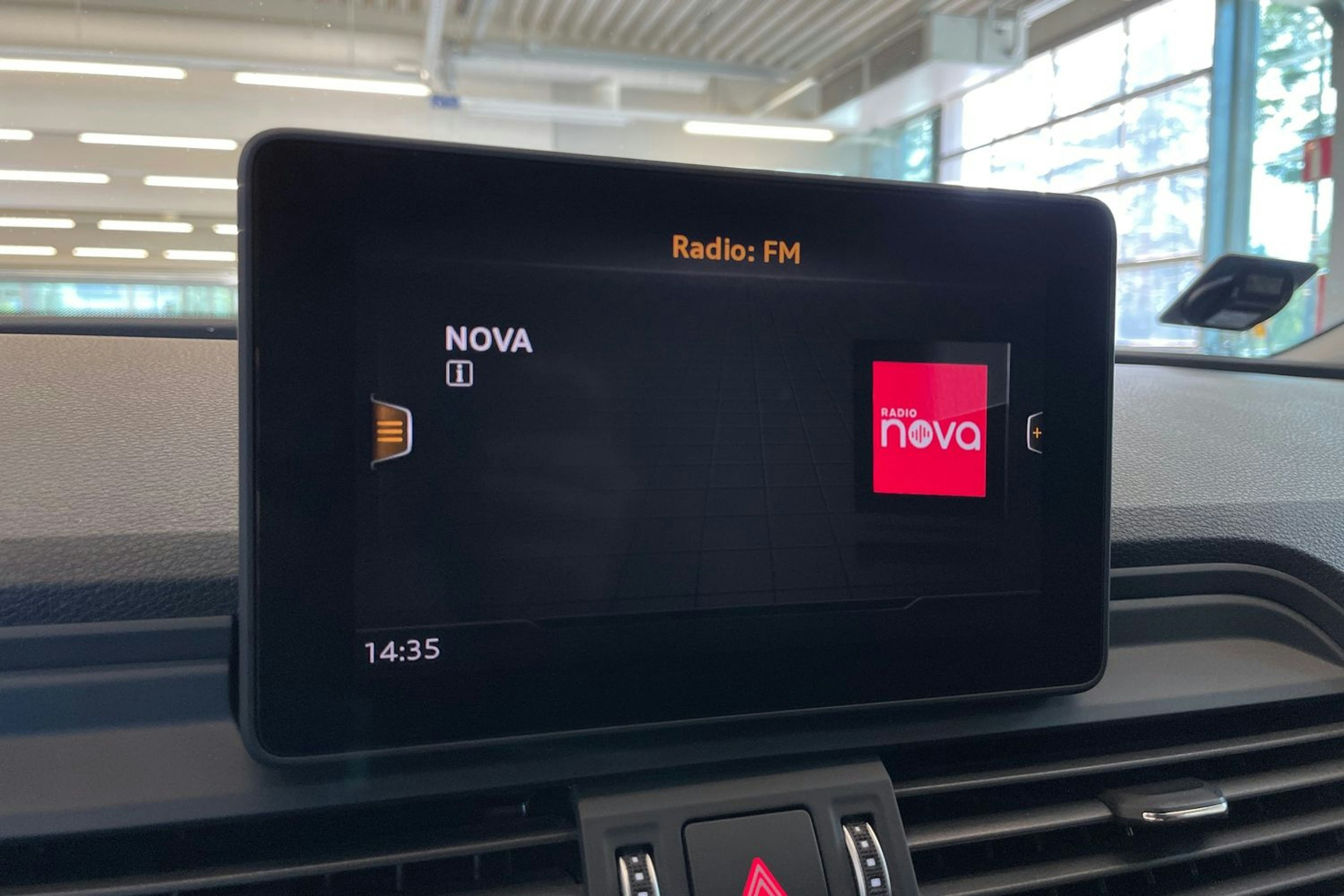 Valkoinen Audi Q5 2020 kuva 26.