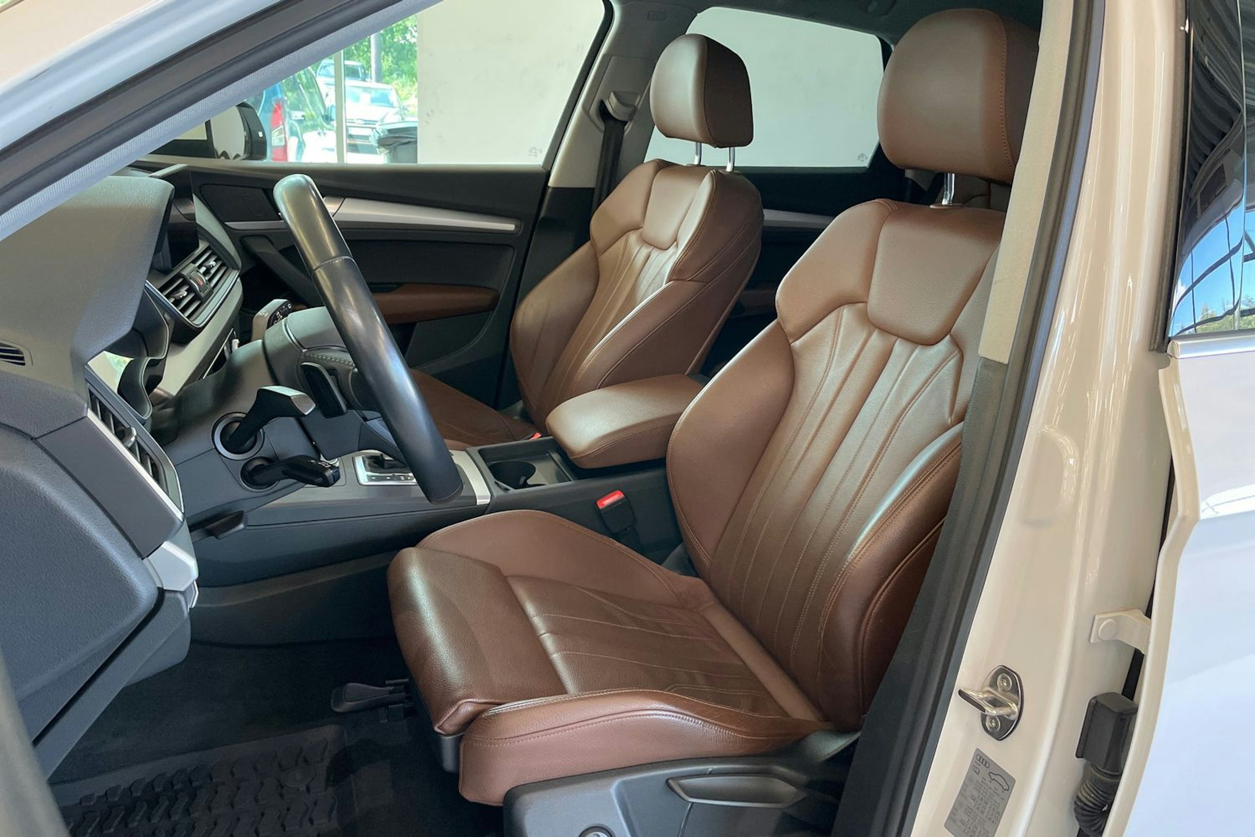 Valkoinen Audi Q5 2020 kuva 30.