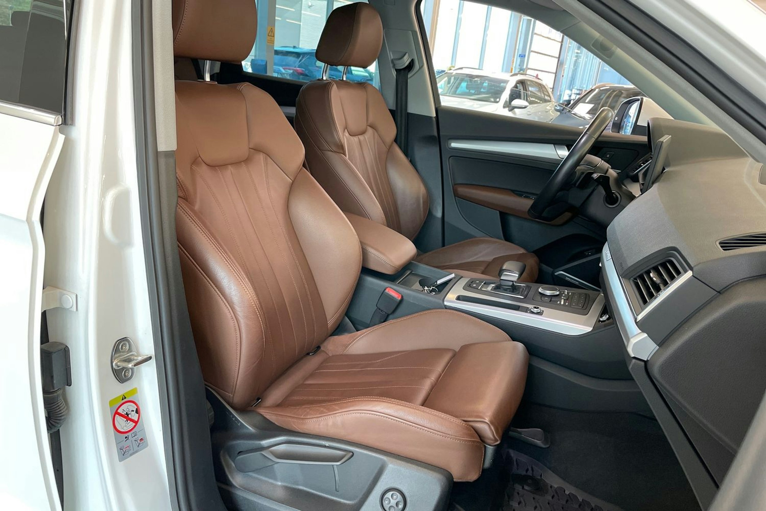 Valkoinen Audi Q5 2020 kuva 31.