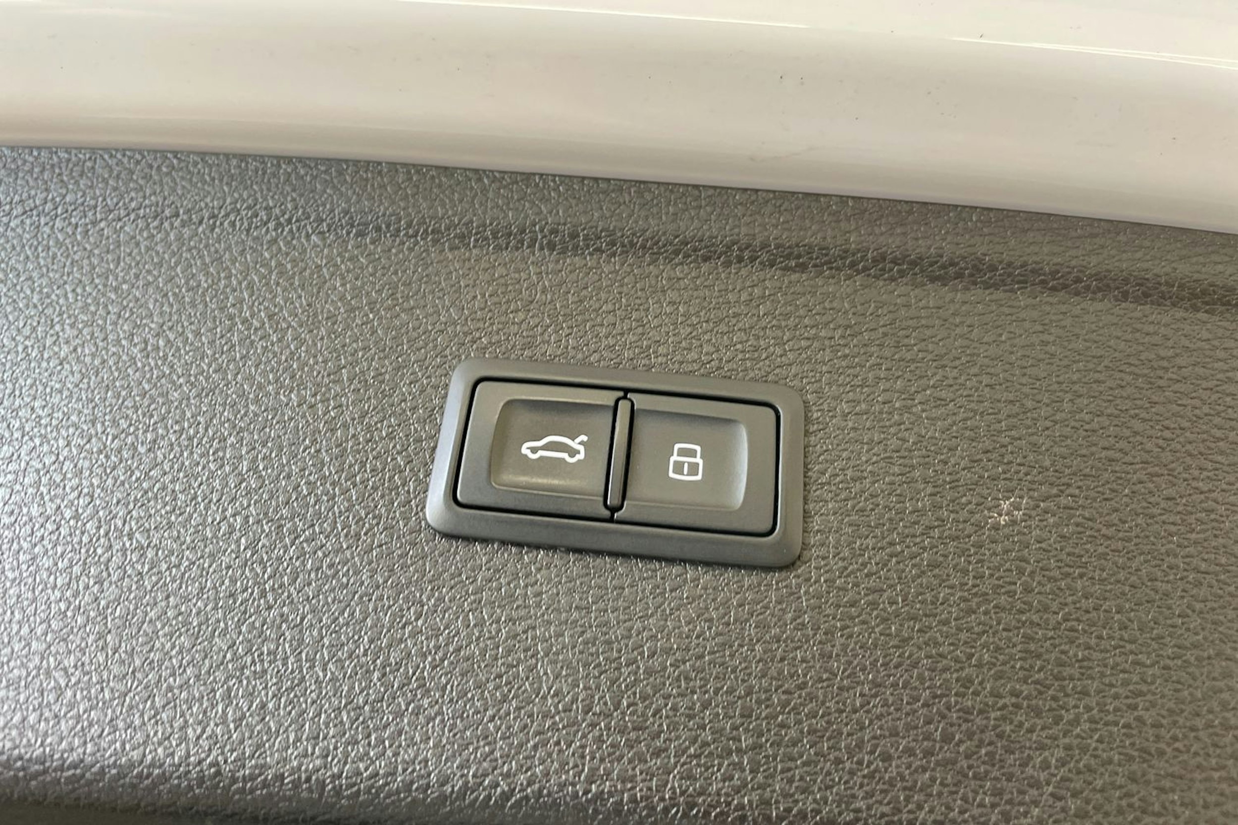 Valkoinen Audi Q5 2020 kuva 34.
