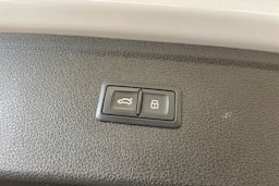 Valkoinen Audi Q5 2020 kuva 34.
