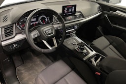 met. sininen Audi Q5 2020 kuva 7.