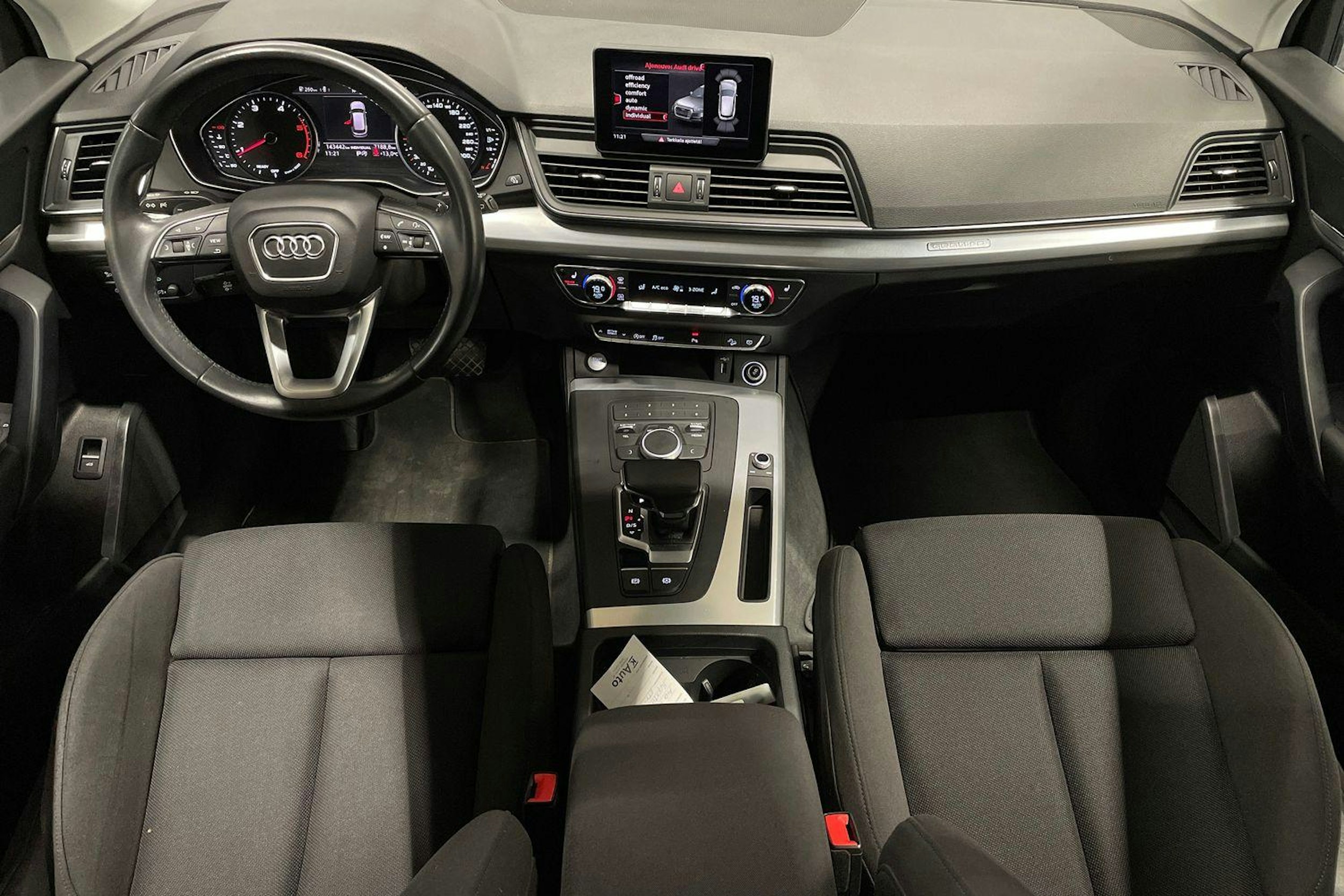 met. sininen Audi Q5 2020 kuva 9.