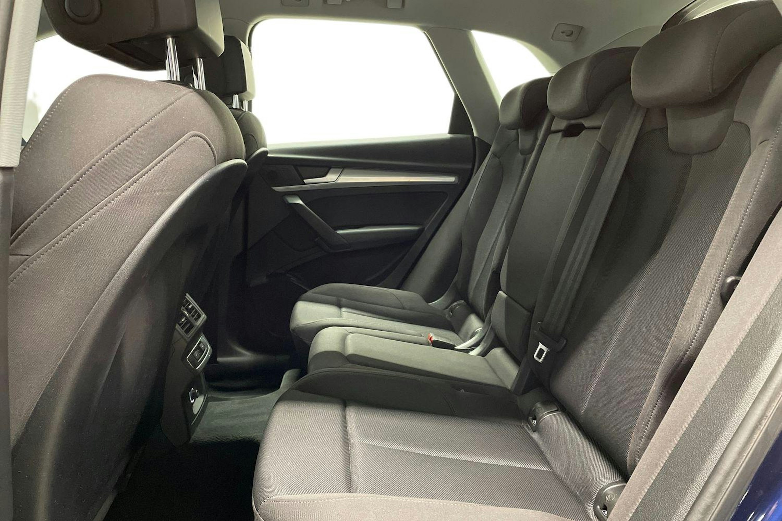 met. sininen Audi Q5 2020 kuva 10.