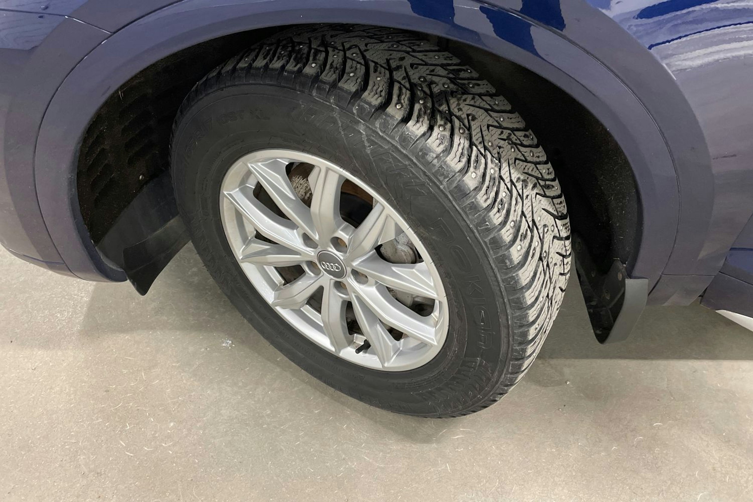 met. sininen Audi Q5 2020 kuva 13.