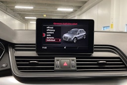 met. sininen Audi Q5 2020 kuva 17.