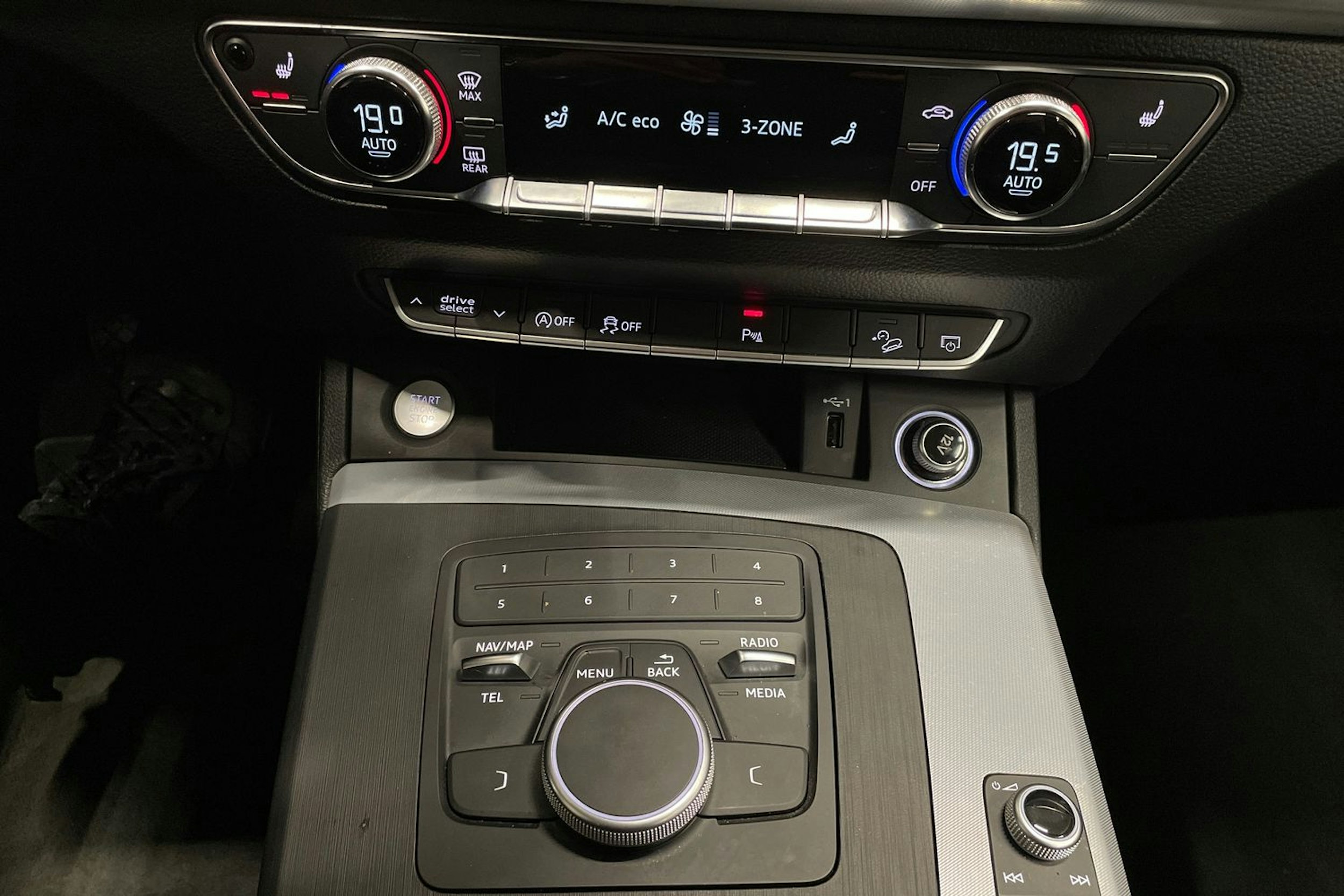 met. sininen Audi Q5 2020 kuva 19.