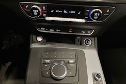 met. sininen Audi Q5 2020 kuva 19.