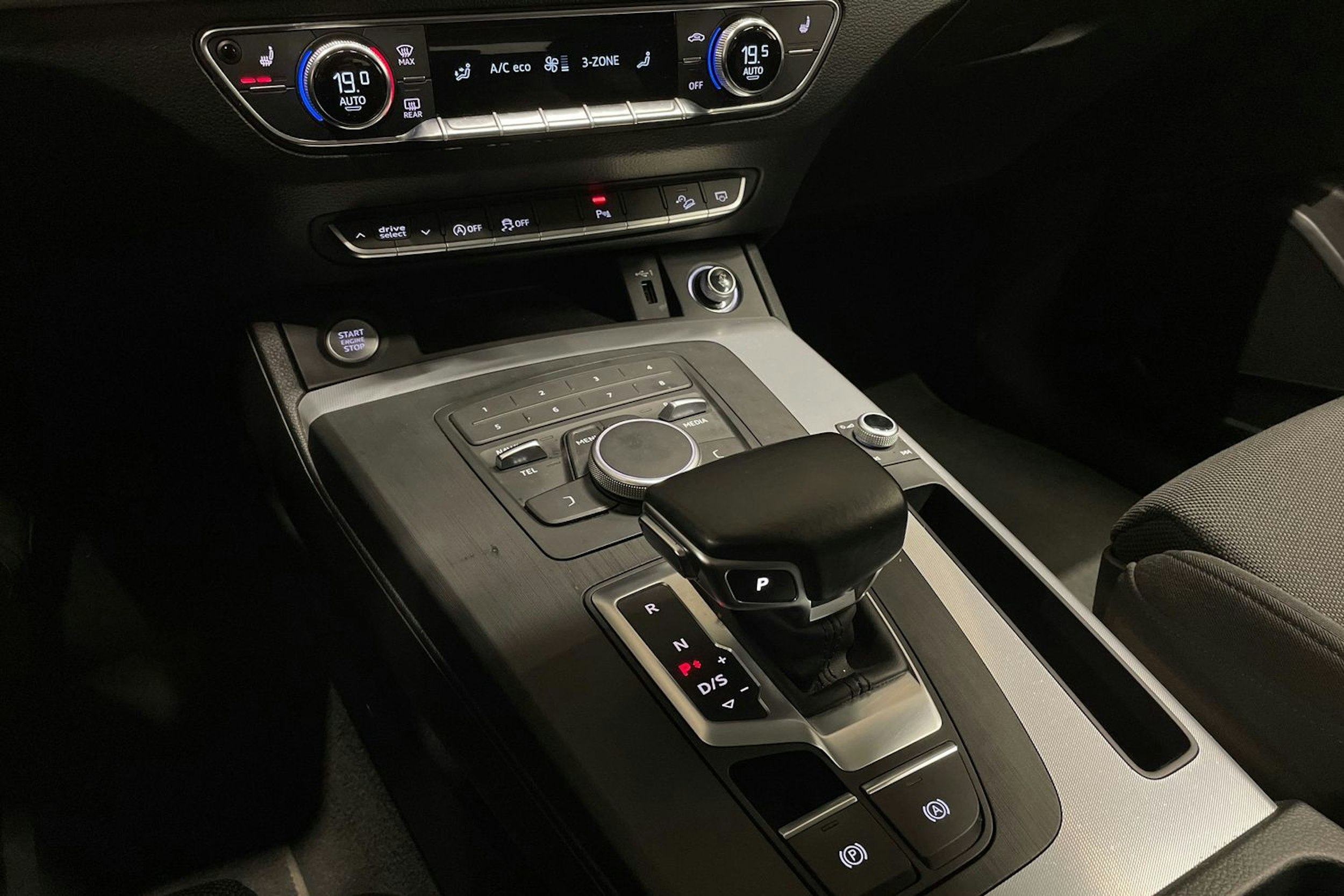 met. sininen Audi Q5 2020 kuva 20.